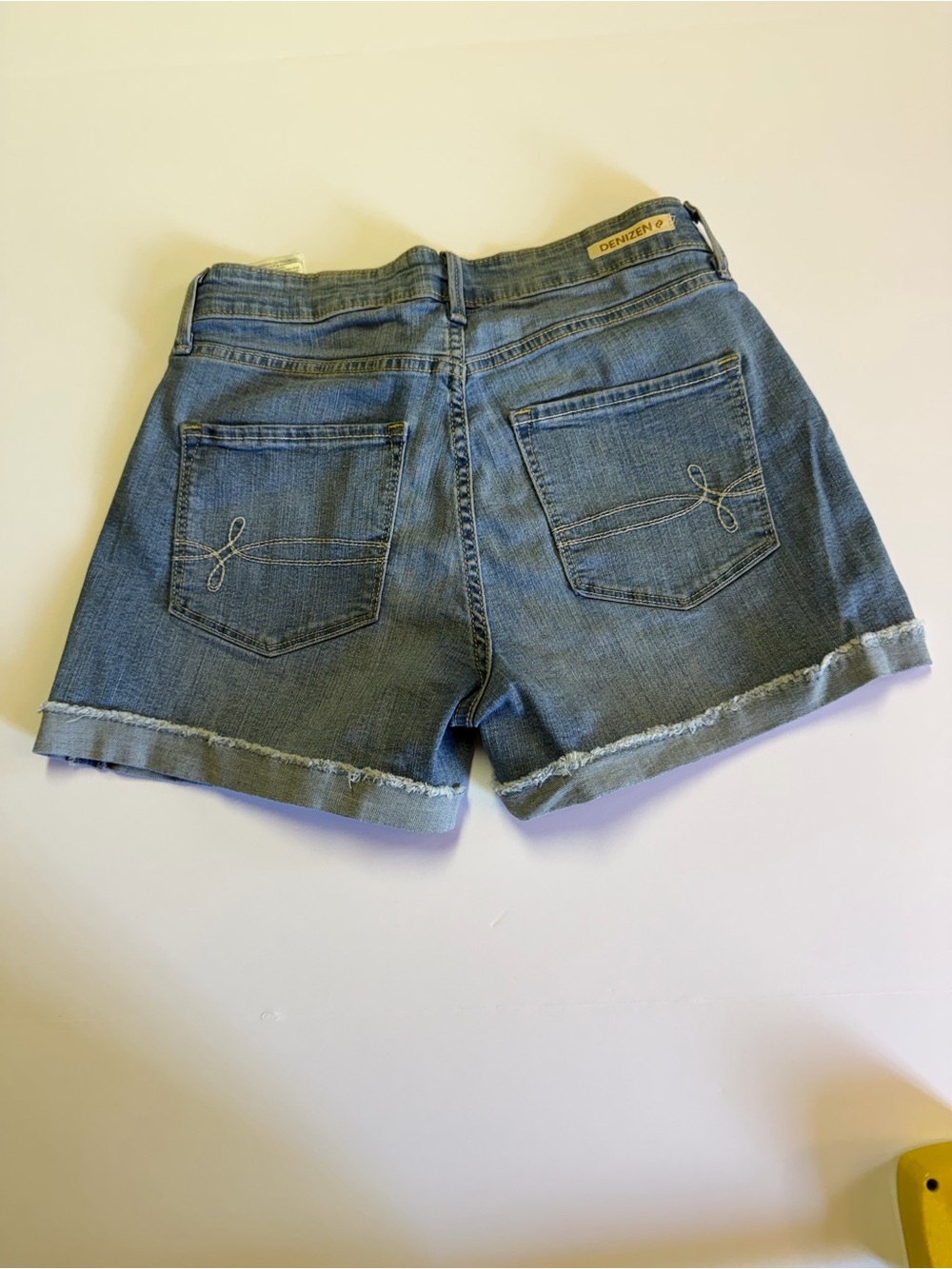 Denizen From Levis High Rise Shortie Cuffed Denim Shorts Size 2 W26
